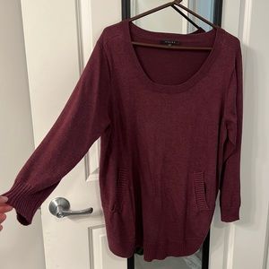 Burgundy sweater with pockets